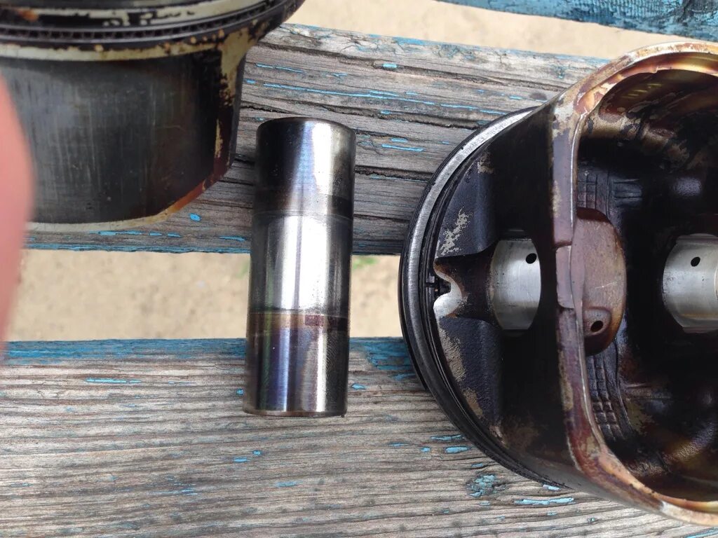 Изношенные втулки стрелы. Поршневые пальцы ford focus 3 1. Поршневые пальцы фокус 2 1. Износ пальцев. Измерение износов рельсов сканеры.