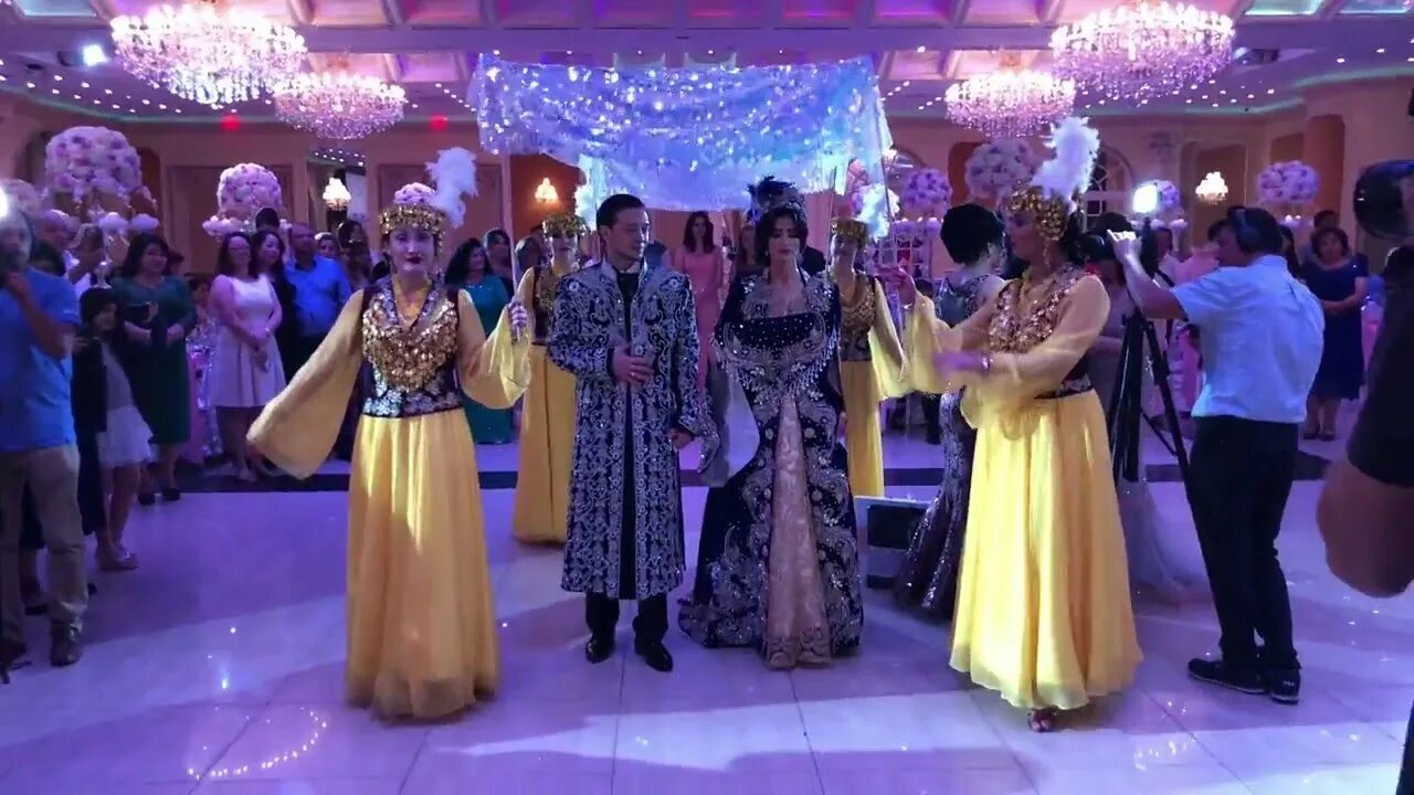 Самарканд келин салом. Келин салом в Узбекистане. Узбекский келин салом. Узбекская свадьба.