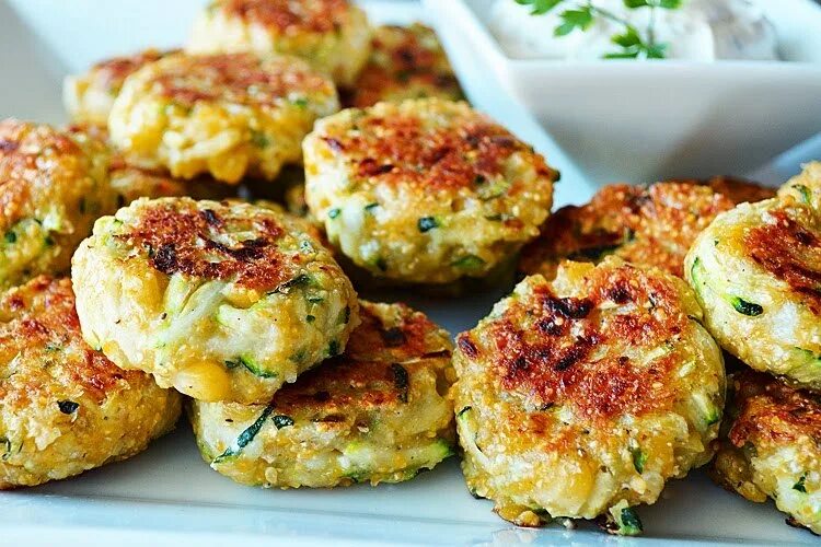 Котлеты из филе и кабачков. Котлеты. кабачковые котлеты. вкусные котлеты с кабачком. котлеты с цукини.