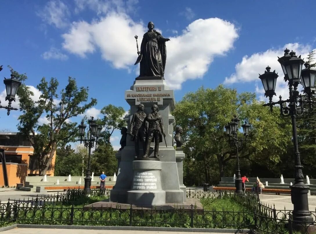 Симферополь за 1 день. Памятник Екатерине Великой в Симферополе. Памятник Екатерине 2 в Крыму. Памятник Екатерине II (Симферополь). Памятник императрице Екатерине Великой Симферополь.