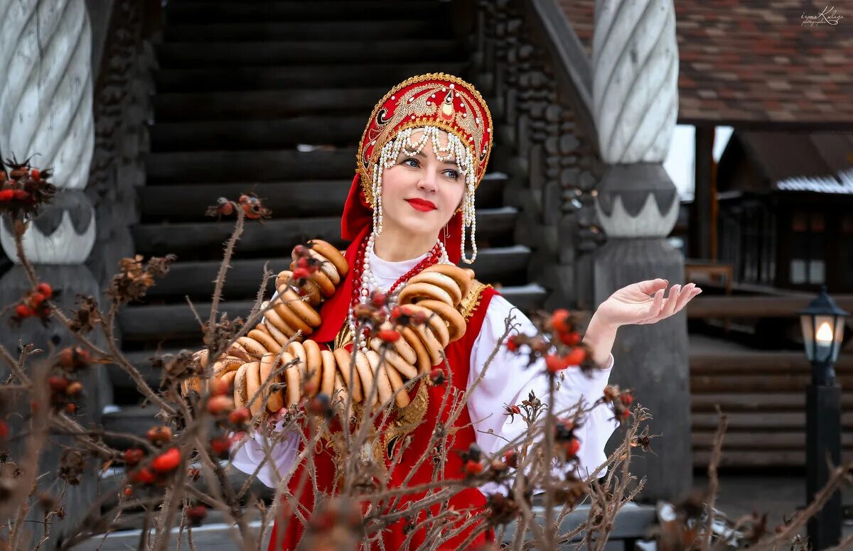 девушка в народном костюме. красны девицы музыка. русская девушка рисунок. девушка в красном сарафане. русские красавицы хоровод.