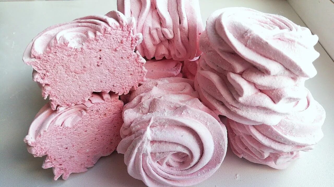 Зефир клубничный. Зефир из клубники. Зефир из клубники. Зефир из клубники. Клубника зефир.