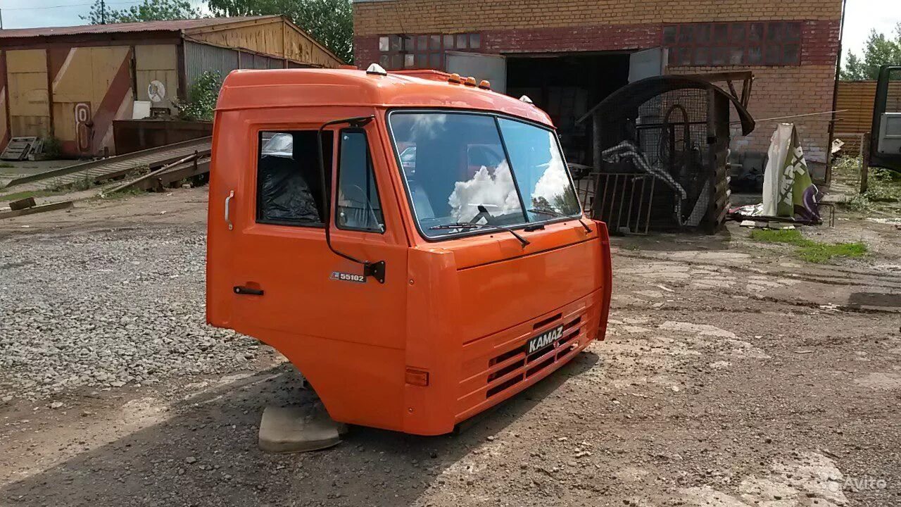 Покрасить камаз в набережных челнах. Камаз с кабиной исузу. Камаз 743. Кабина камаз евро 2. Номер кабины камаз 2005.