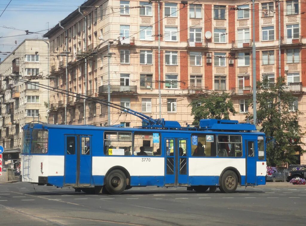 ВЗТМ 5284 СПБ. ВЗТМ 528. ЗИУ 1989. Троллейбус ВЗТМ 5284 вид сбоку.