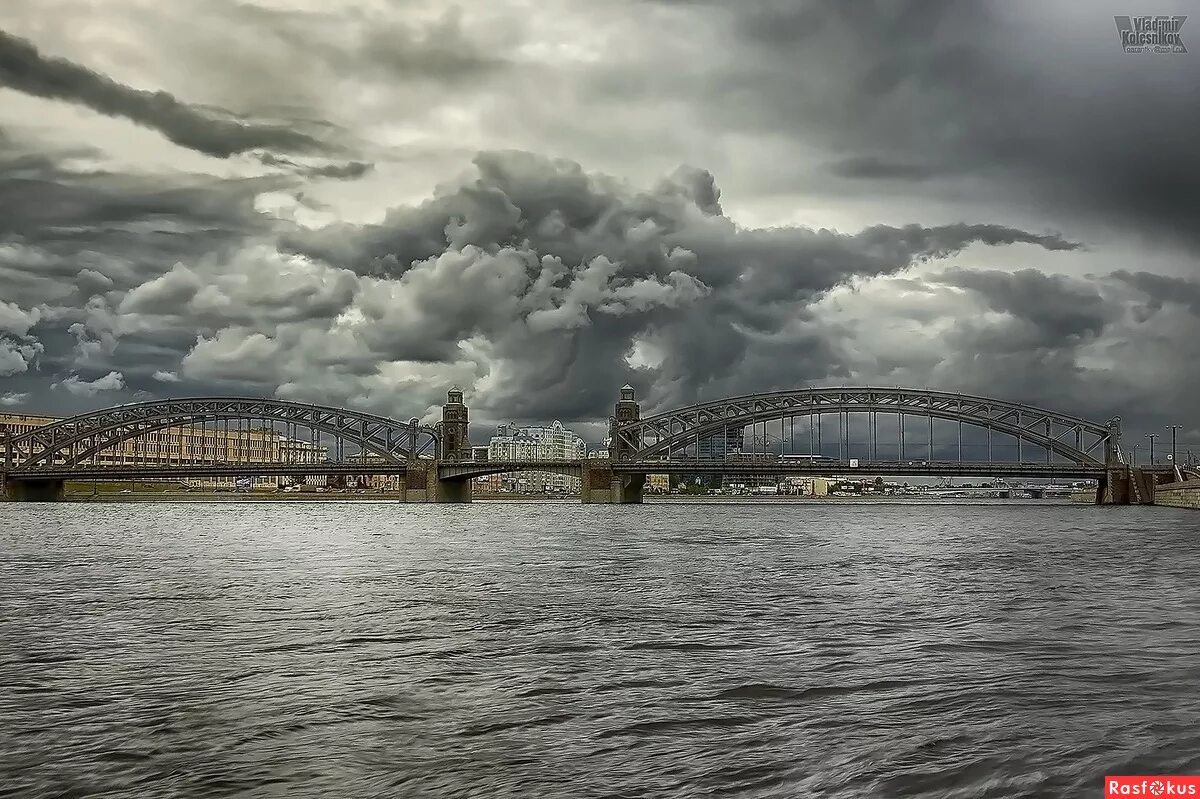 Мост Петра Великого в Санкт-Петербурге. Большеохтинский мост в Санкт-Петербурге. Охтинский мост. Санкт петербург пасмурно