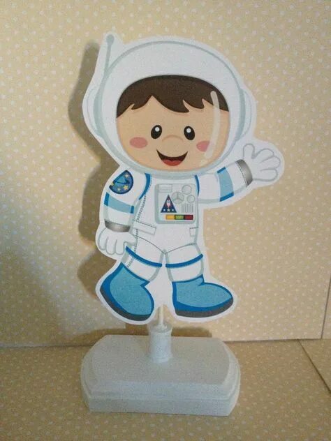 Космонавт из бумаги. Бумажный космонавт. Фигурка Космонавта из бумаги. Космонавт из бумаги объемный.
