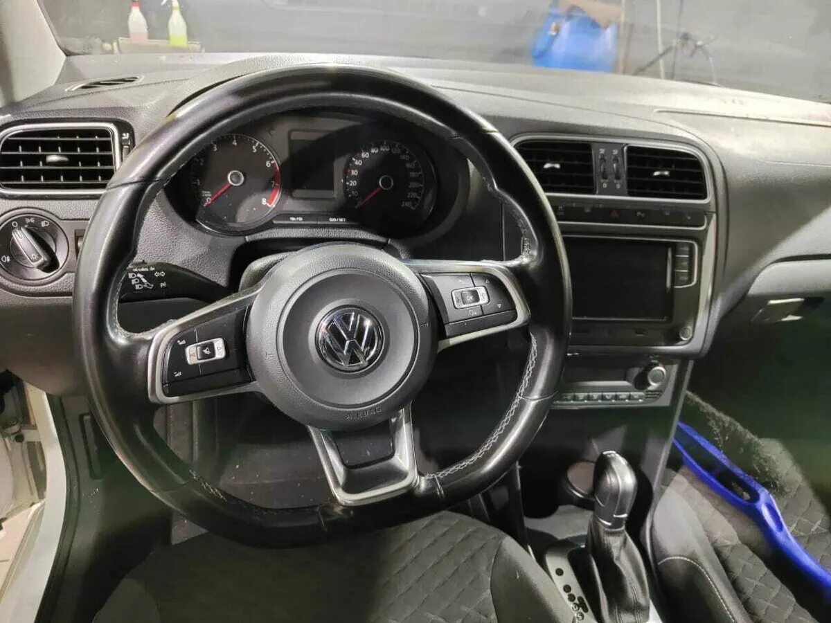 Polo 2018 Торпедо. Торпедо поло седан. VW Polo 2018 желтая. Volkswagen Polo 2018 Isofix. Поло торпедо