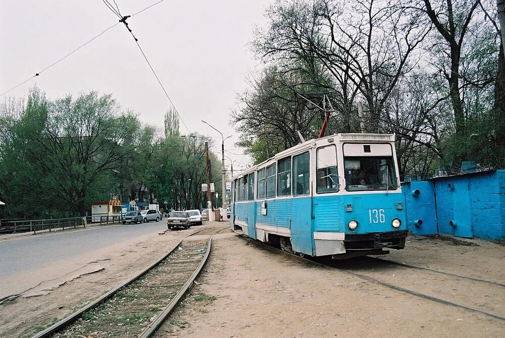 1990 списали. Трамвай Астрахань. Астрахань трамвай 2007. Электротранспорт Астрахани. Трамвайное кольцо Астрахань.