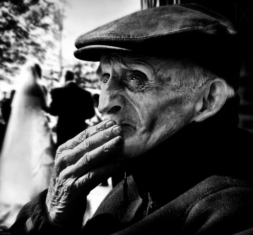 грустный дедушка. добри добрев болгарский святой. седой старик. глаза деда. ли джеффрис портреты бездомных.