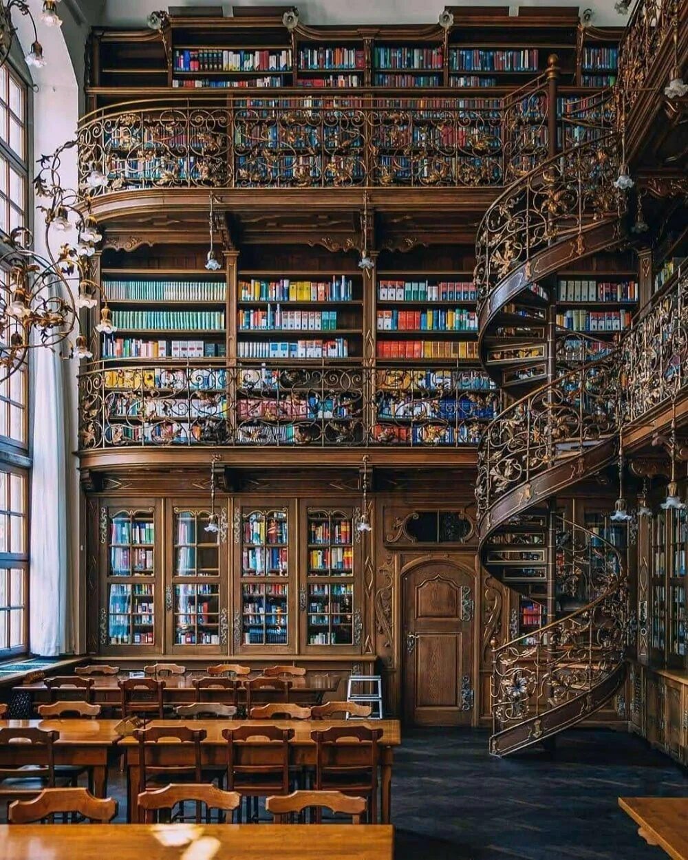 Библиотека library. Библиотека в мюнхене. юридическая библиотека мюнхен. библиотека университета мюнхена. муниципaльная библиотeка в мюнхeне.