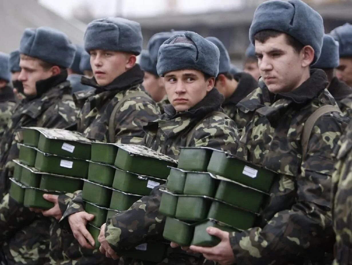 Военных призывают. Осенний призыв. Военная мобилизация. Военная служба. Военнослужащий мобилизация.