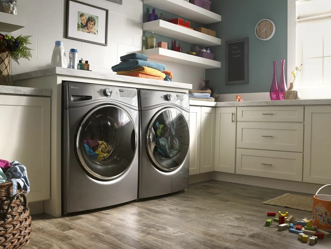 Вирпул ремонт whpool spb repairs help com. Whirlpool washing Machine. Whirlpool Washer. "Whirlpool Corporation" Стиральные машины 1920. Необычная стиральная машина.