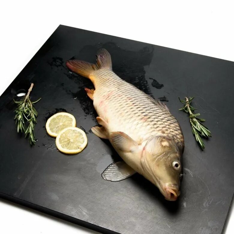 живая рыба. рыба на столе. свежемороженая речная рыба. карп охлажденный 1кг енисей ;10. свежая речная рыба.