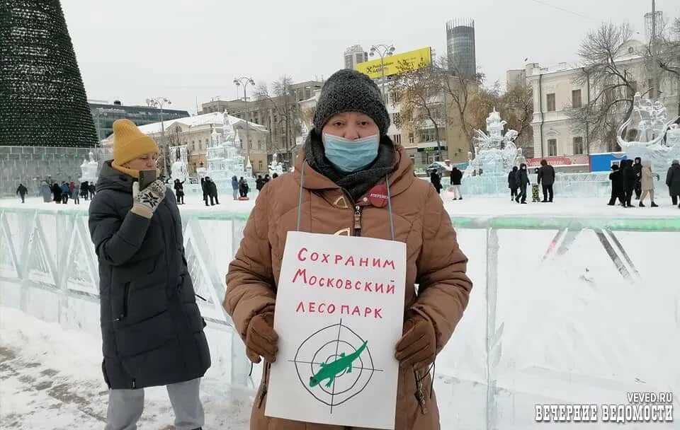 Активистка против вырубки леса. Экоактивисты против вырубки. активистка против вырубки лесов.