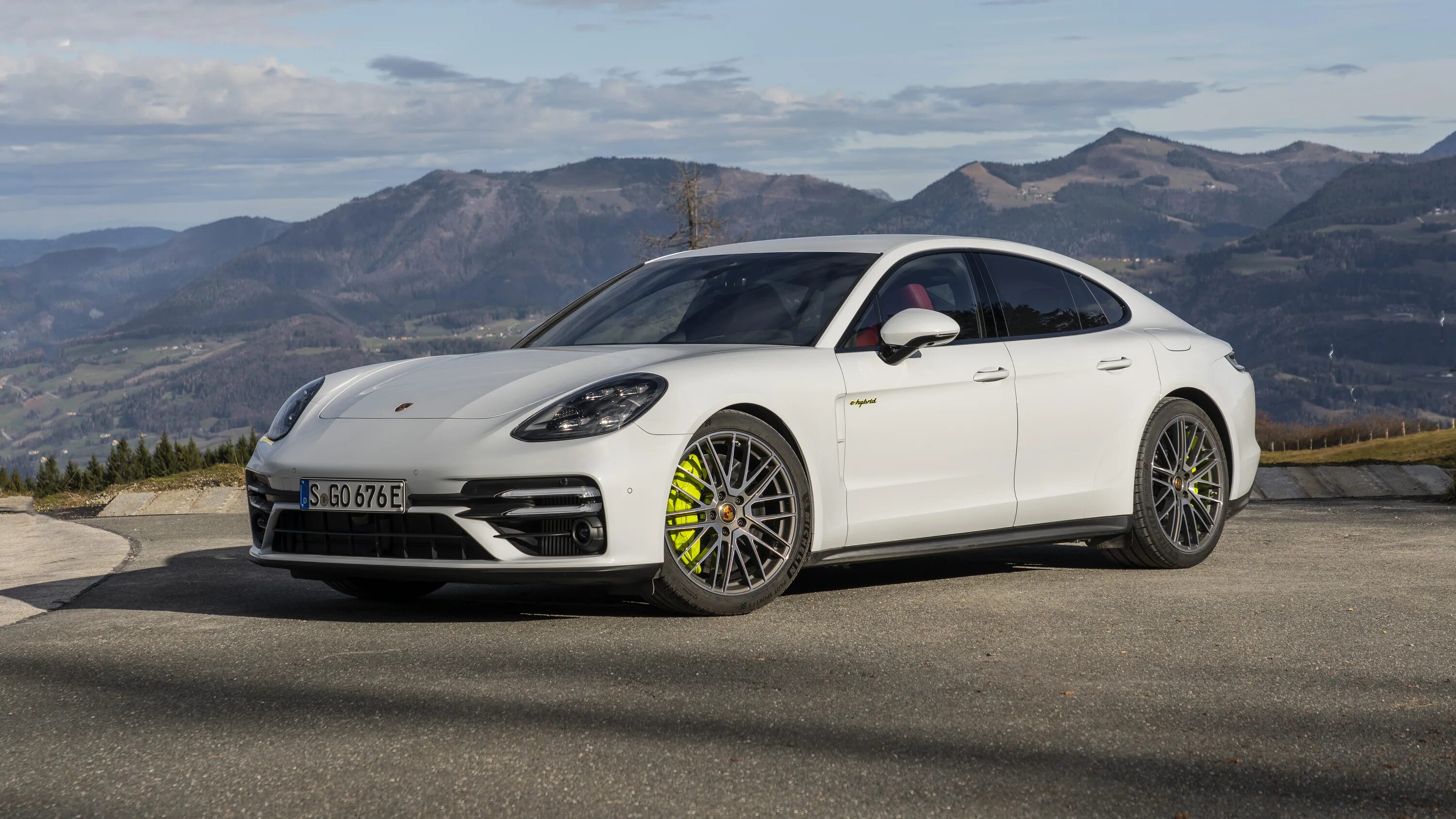 Panamera e hybrid. Porsche Panamera Turbo s 2021 White. Порше Панамера 2021. Порше Панамера турбо с 2021. Порше Панамера 2021 белый.