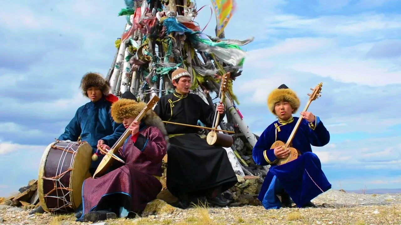Ансамбль горлового пения тыва. Тыва хоомей сыгыт. Ооржак монгуней. Тувинская национальная одежда. Тувинское горловое пение «хоомей».
