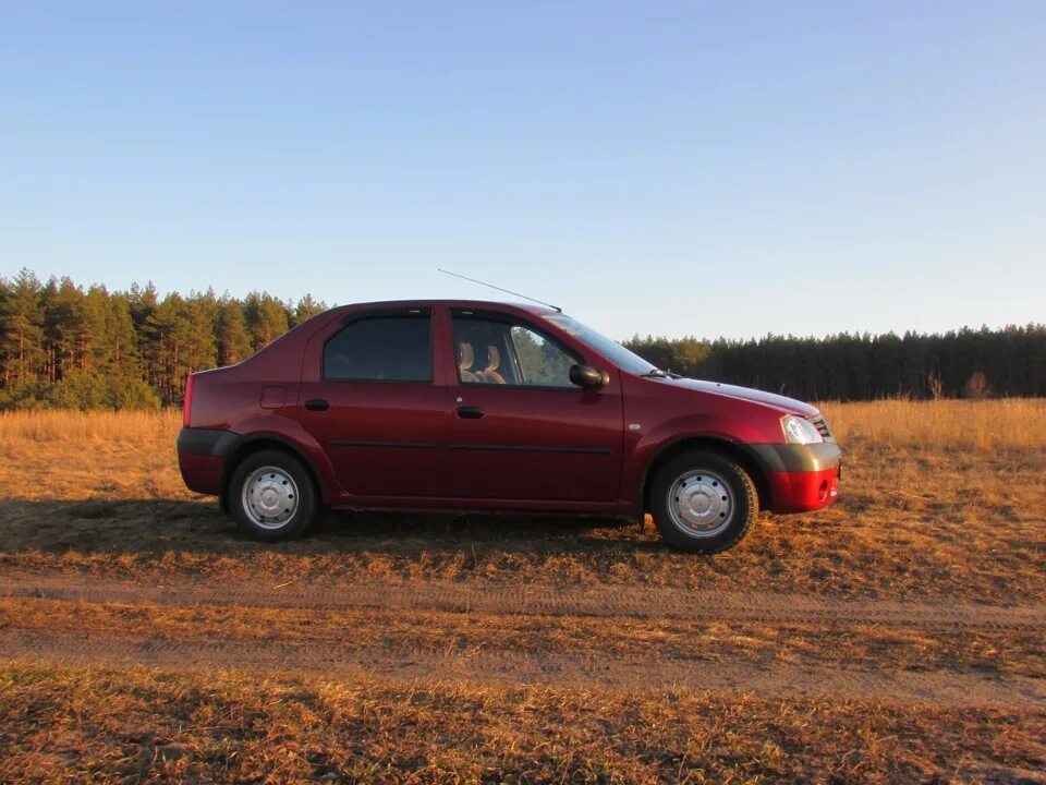 Renault Logan 2012 красный. Рено Логан 2012 красный. Reno Logan 4x4. Рено Логан красный.