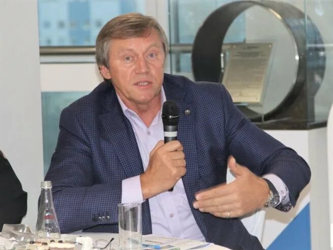 Скульптура тюмень распопов. Известный тюменский. Известные личности тюменской области. Известный тюменский. В.