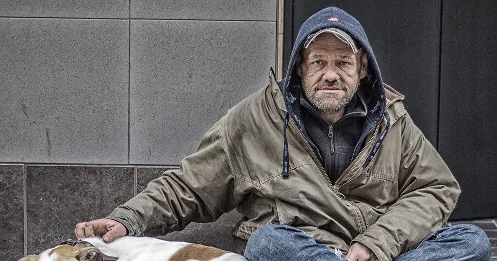 Имена бомжей. Бездомный. Бездомный парень. Бездомный молодой парень.