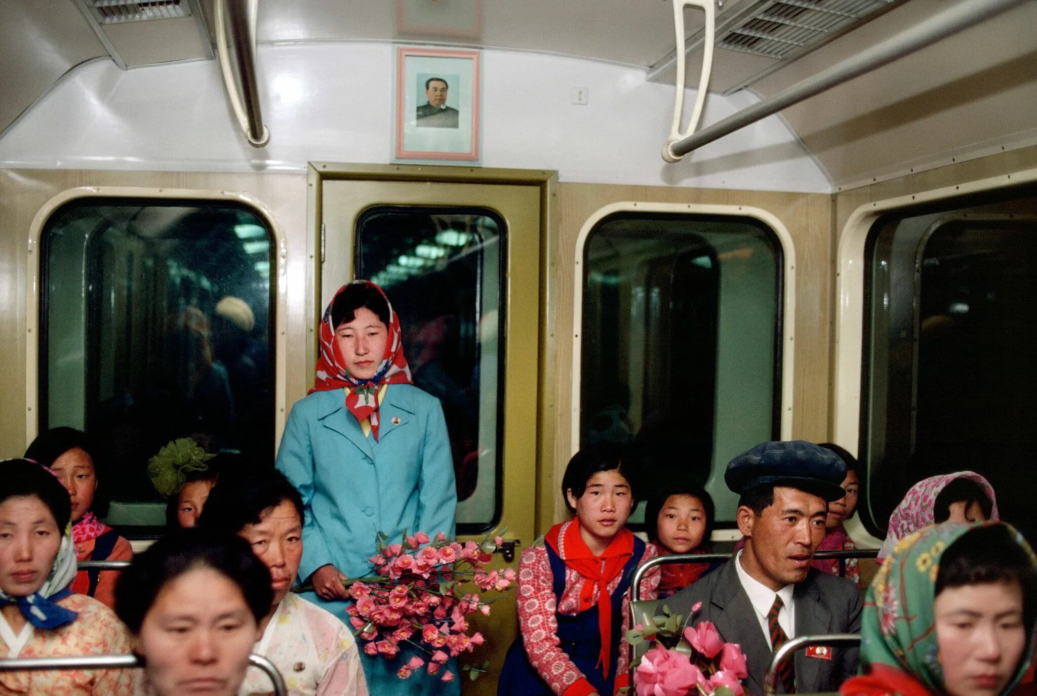 Корея реальная жизнь. Северная Корея Пхеньян. Северная Корея Пхеньян настоящая. Северная Корея Пхеньян люди. Северная Корея в 1980х.