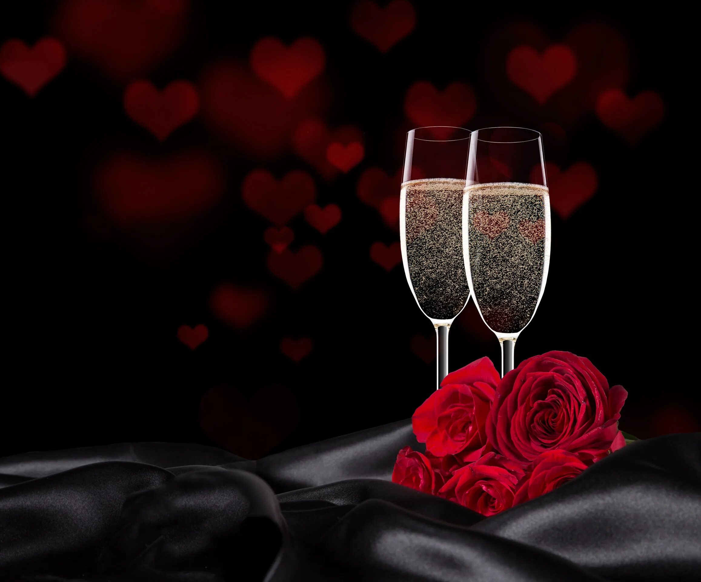 Красивые бокалы. Романтический фон. Шампанское и розы. Бокал шампанского и цветы. С днем рождения бокал вина