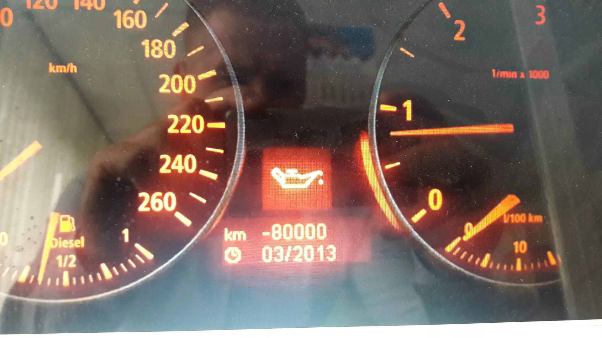 Индикаторы bmw x1. Уровень масла е90. Бмв е90 лампа давления масла. Уровня масла bmw 3 2/. Индикатор давления масла бмв е90.