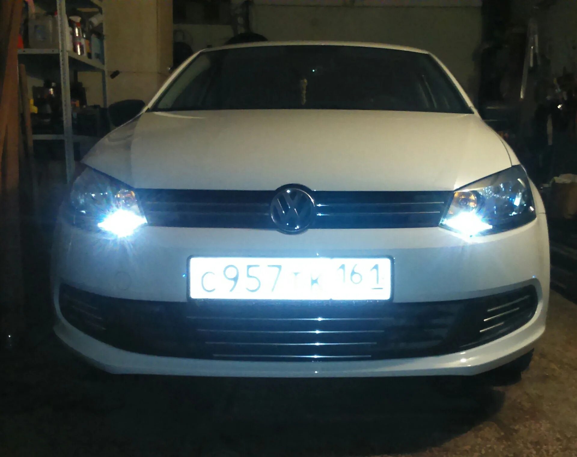 Polo дхо. Ходовые огни Фольксваген поло седан 2014. ДХО на VW Polo sedan 2013. Ходовые огни VW Polo 2014. Ходовые огни поло седан 2013.