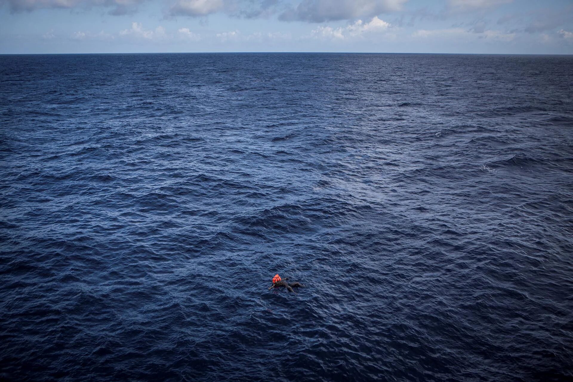 Будет новый океан. Море посреди океана. Открытое море. Человек посреди океана. Открытый океан.