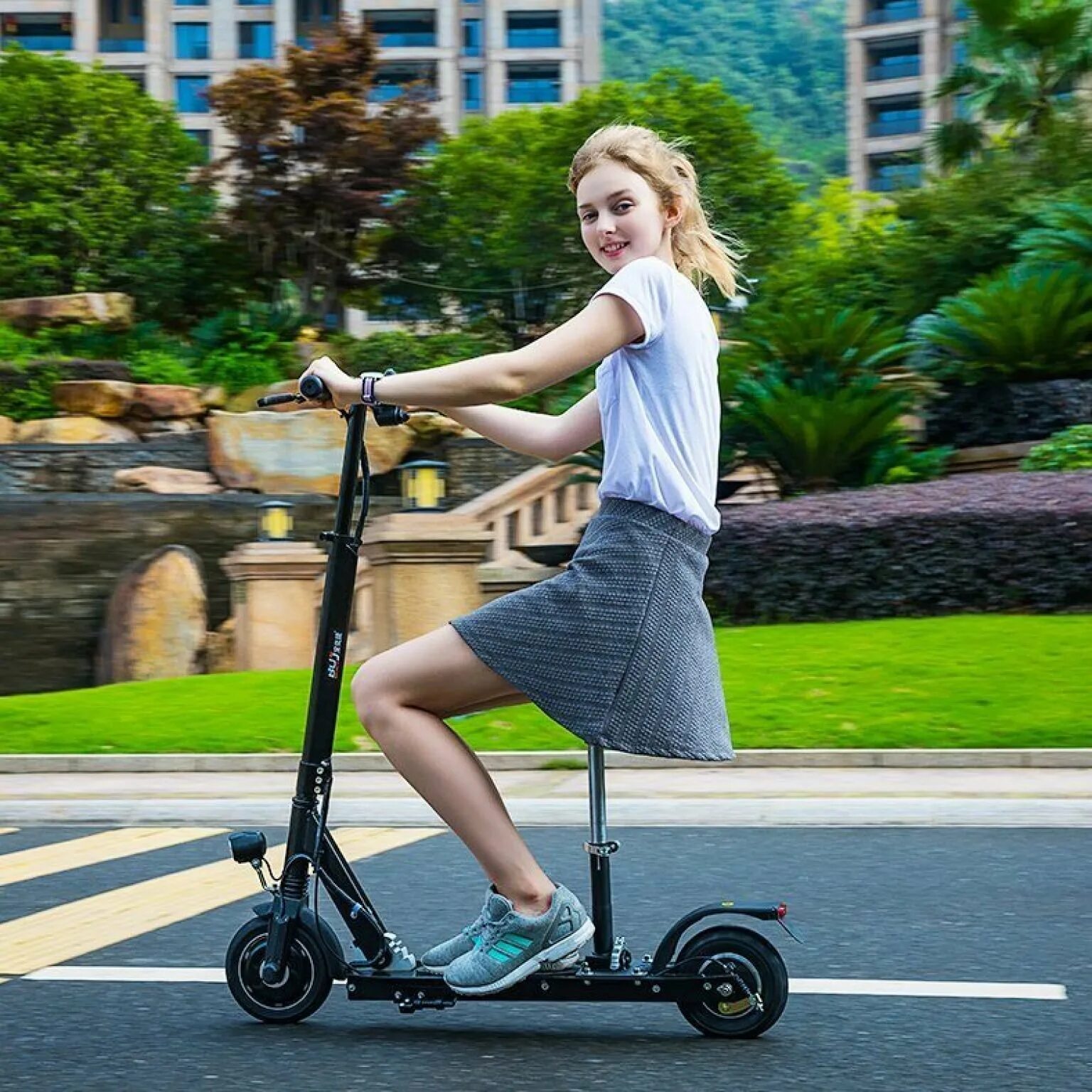 До скольки доставка в самокате. Электросамокат gt e-Scooter. Электросамокат 150w. Самокат для взрослых. Девушка на самокате.