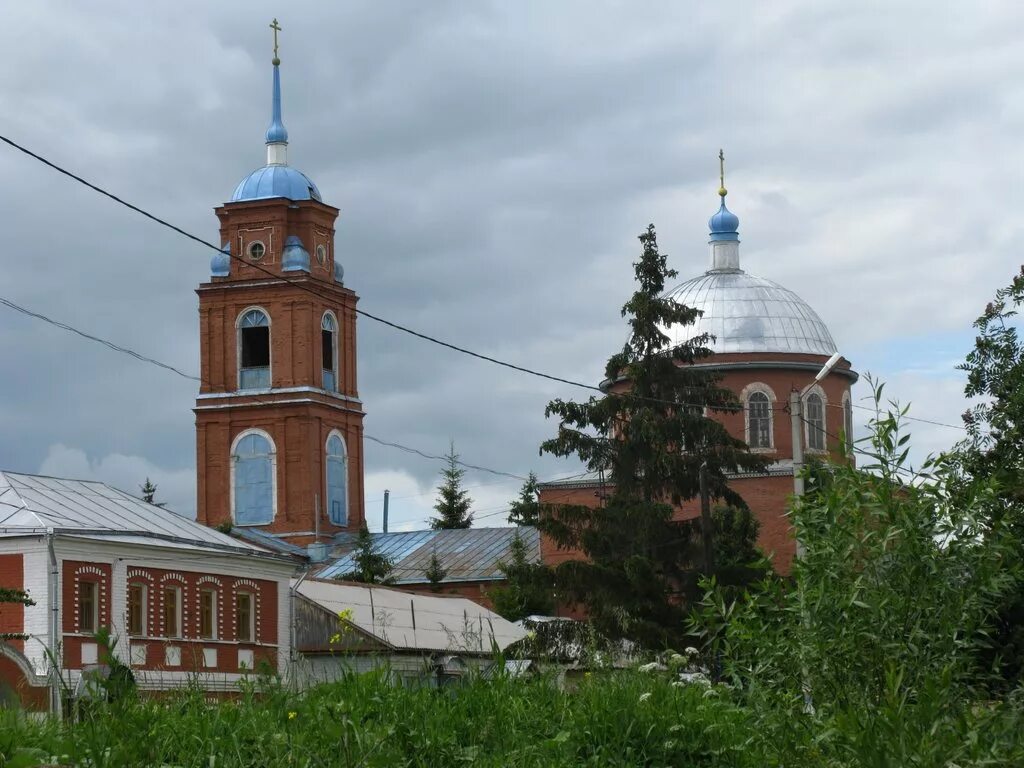 Одоев тульская область. Троицкий храм Одоев. Троицкая Церковь Одоев. Церковь Троицы Живоначальной (Одоев). Богословский храм Одоев.