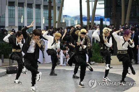 Stray kids everywhere all around