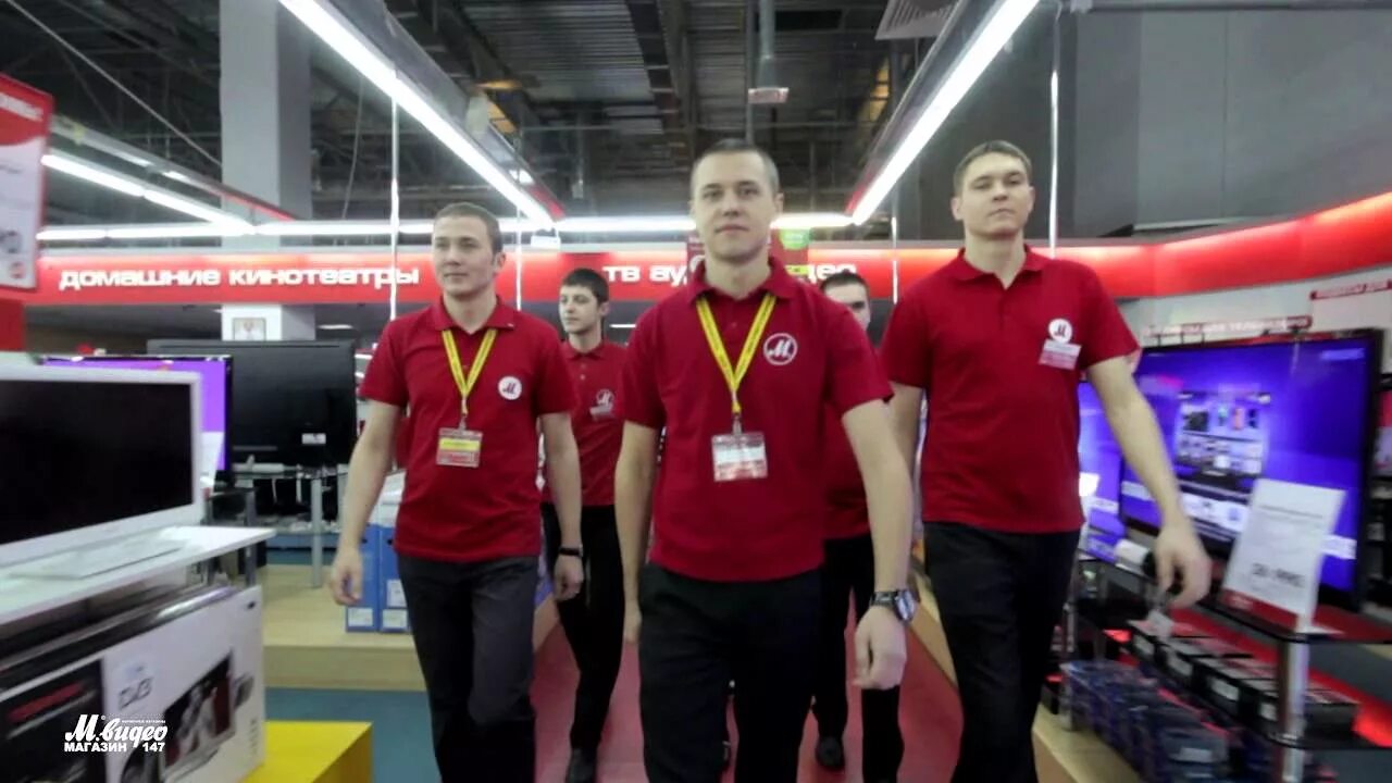 М видео прикол. Консультант м видео. Сотрудник мвидео. Работник мвидео. Работник мвидео.