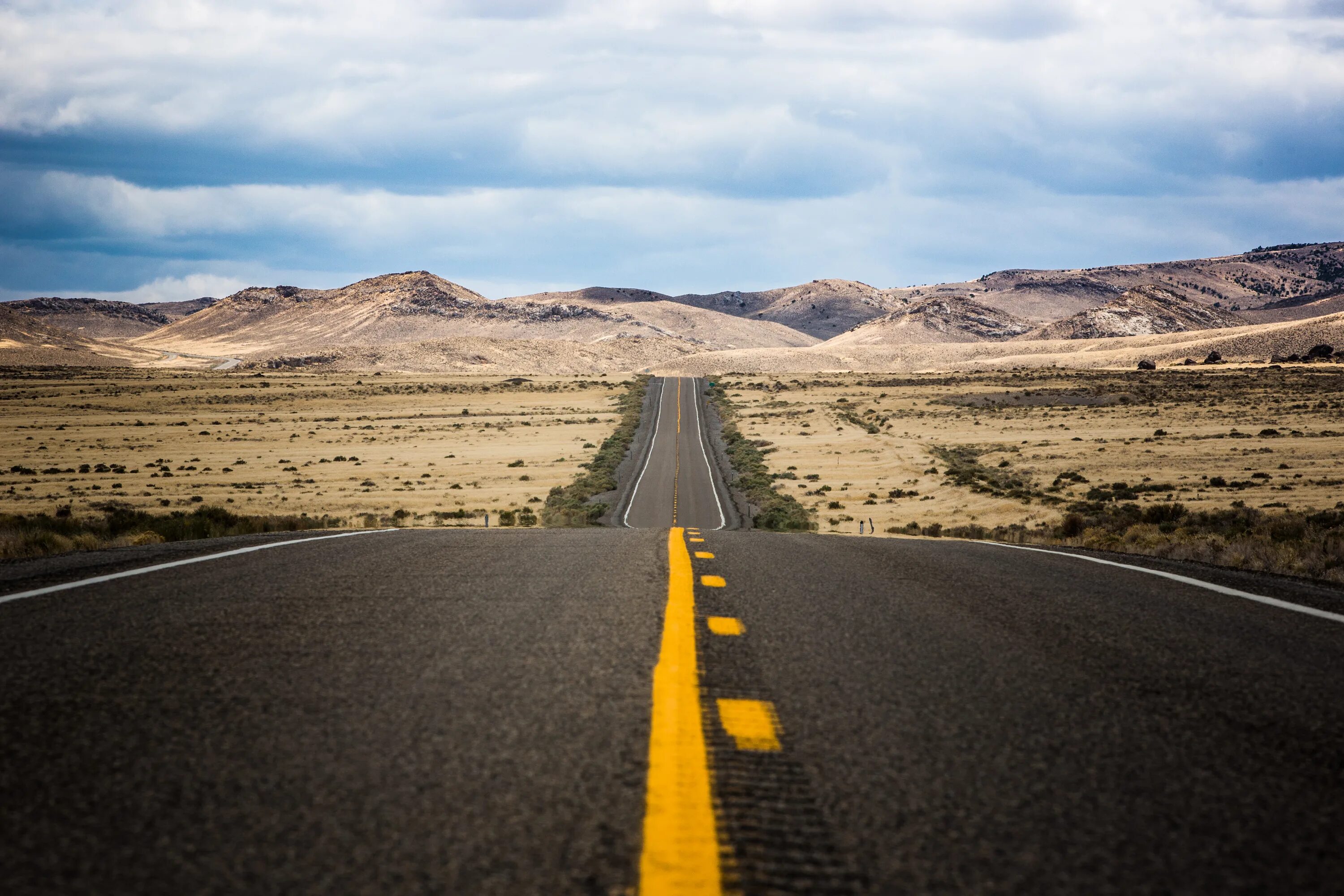 Невада штат Техас. Шоссе в Неваде. Пустынная дорога в Неваде. Пустыня США Невада трасса. Дорога спереди
