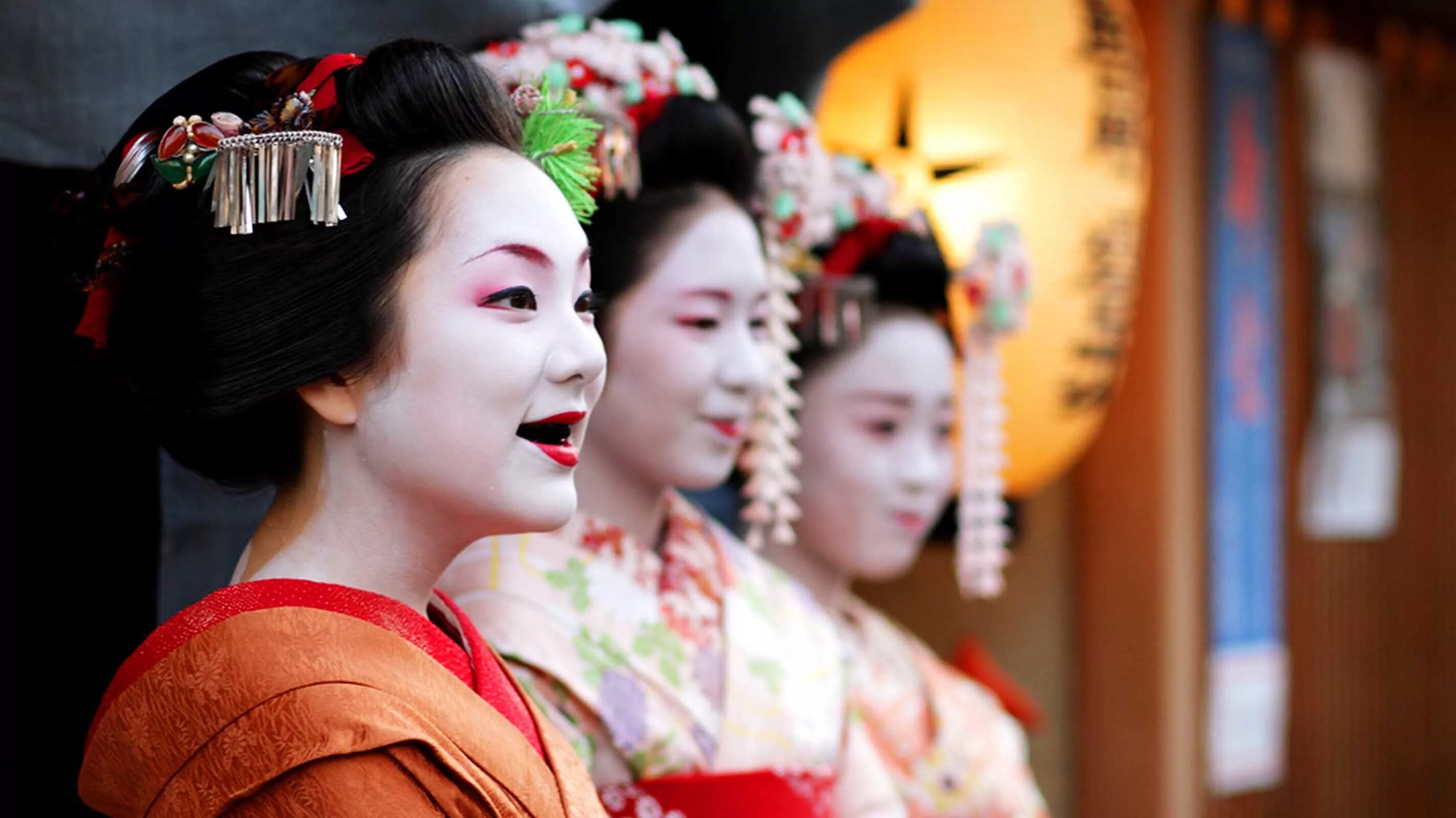 Японская традиция охагуро. Чёрные зубы у японок. Японец улыбается. Охагуро чернение зубов. Женщины черные зубы.