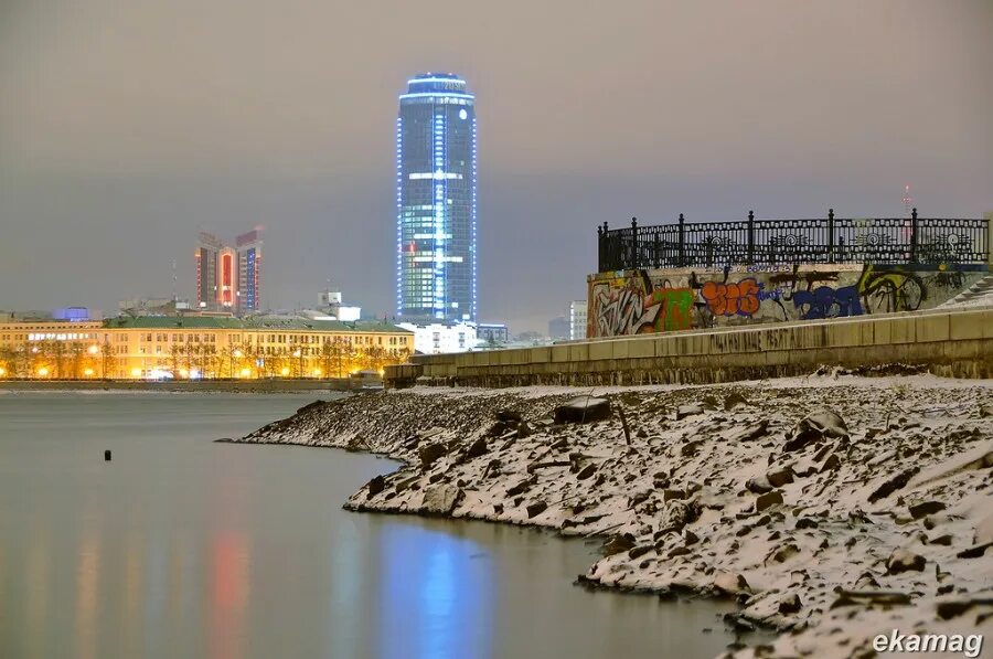 Городской пруд Екатеринбург. Городской пруд Екатеринбург обмелевший. ЕКБ городской пруд. Набережная городского пруда Екатеринбург. Level екатеринбург