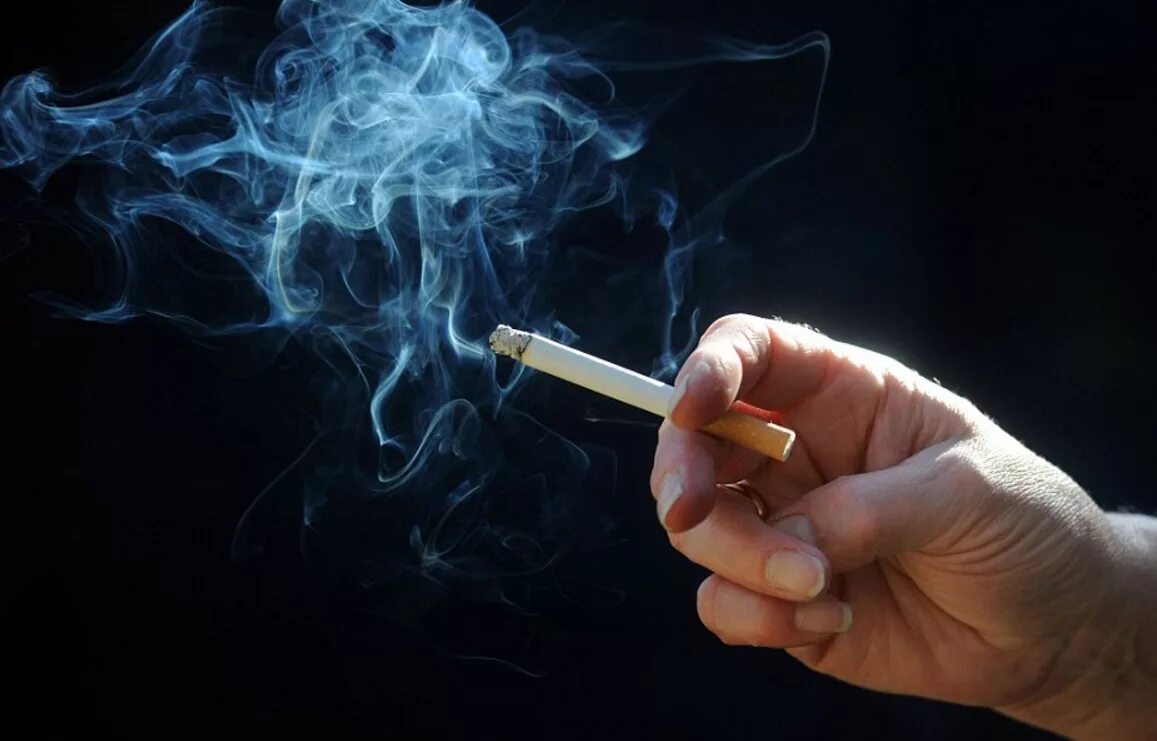 никотин дым. дымок от сигареты. дым сигарет. девушка курит. Nicotine smoke.