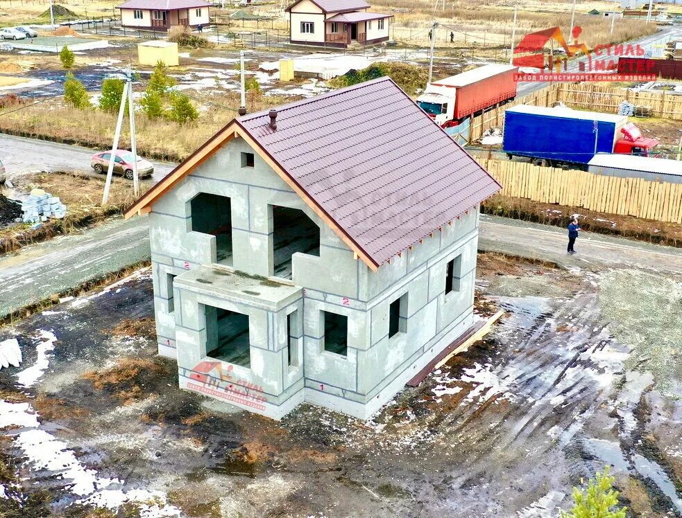 строительные рабочие. стройка и строители. работники на стройке. мастер строит дома. плотник.