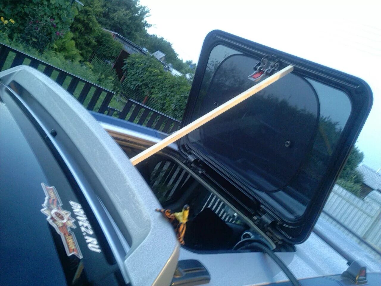 Люк на катер stingray 220c. Люк крыши автомобиля 2190. Автомобильный люк autotek iceland 931 (люк механический). Верх люк. Иж ода с люком.