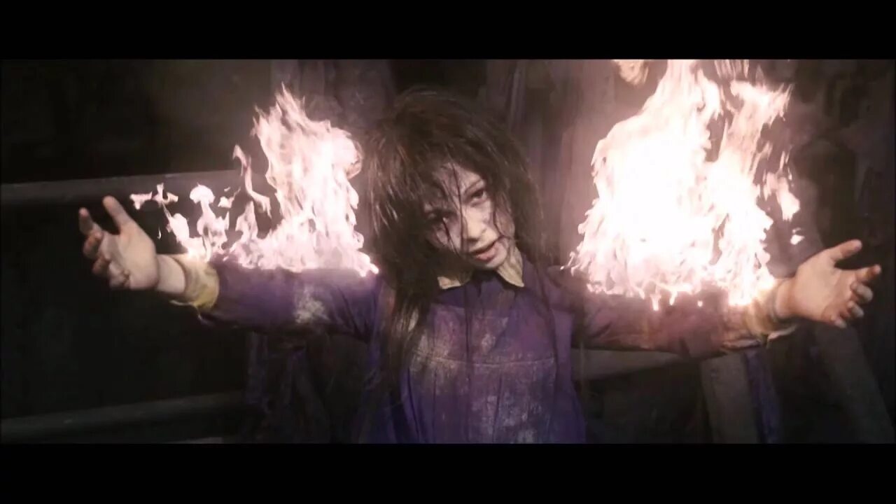 Человек на фоне огня. When i m burning. When i m burning. When i m burning. Взрыв за спиной.