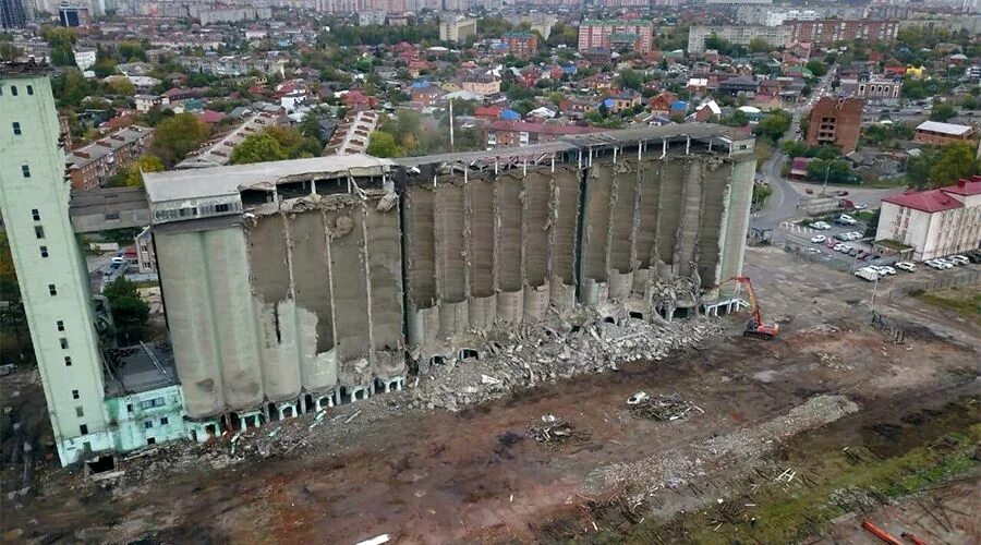 Что было на месте краснодара. Элеватор Краснодар. Элеватор на Колхозной в Краснодаре. Элеватор Екатеринбург снесли. Элеватор фасад.