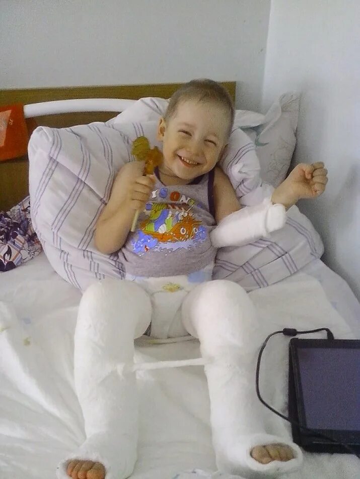 Rusfond дцп. Мальчик с дцп. Дцп сашка. Больные дети русфонд. Маленькие дети с дцп.