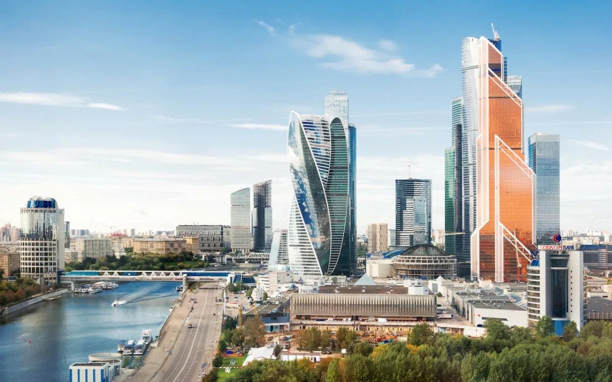 Москва Сити здание корабль. Сбер в Москоу Сити. Москва Сити яйцо. Памятник обществу Москва Сити.