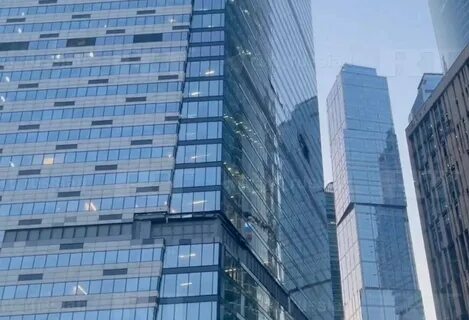 Попадем в здание