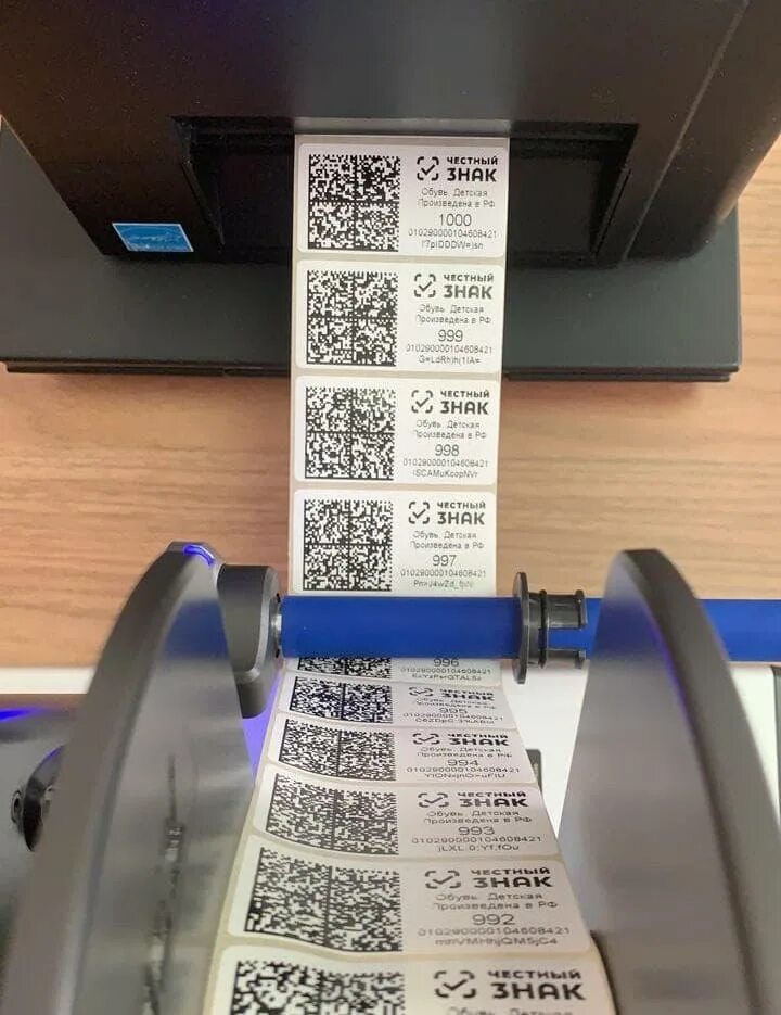 Маркировка с 01.04 2025. Маркировка продукции. аппарат для маркировки одежды. маркировка обувных остатков. этикетки для маркировки оборудования.