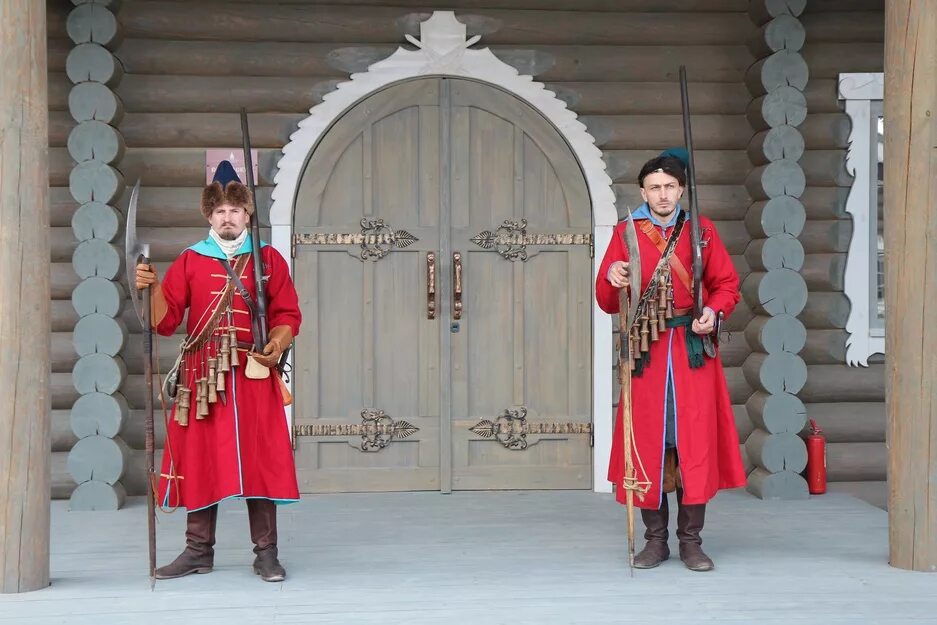 рыцари средневековья. стражники у ворот замка. стража средневековья. ворота особняка томаса уэйна. стража ворот.