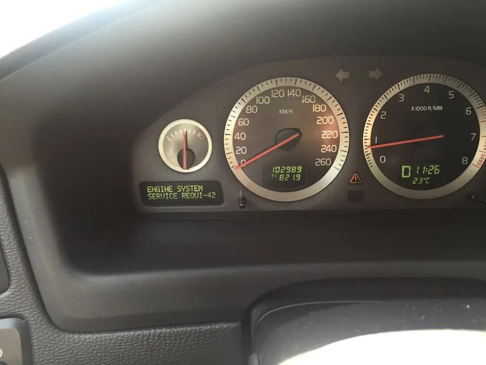 Хс90 ошибка 42. Вольво s60 engine system service requi-42. ошибка 60 вольво s60. engine system service requi-42 на хс90. вольво хс90 ошибка 42.