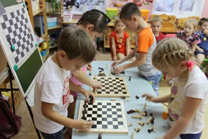 Обучение шахматам ребенка 5 лет. Шахматы для детей. шахматы в детском саду. шахматы занятия для детей. занятия шахматами в детском саду.