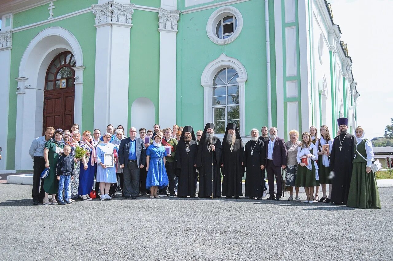 Какой сегодня православный церковь. Православная гимназия Вязники. Православная гимназия Смоленск. Православная гимназия Ноябрьск 2023. Православная гимназия Орск.