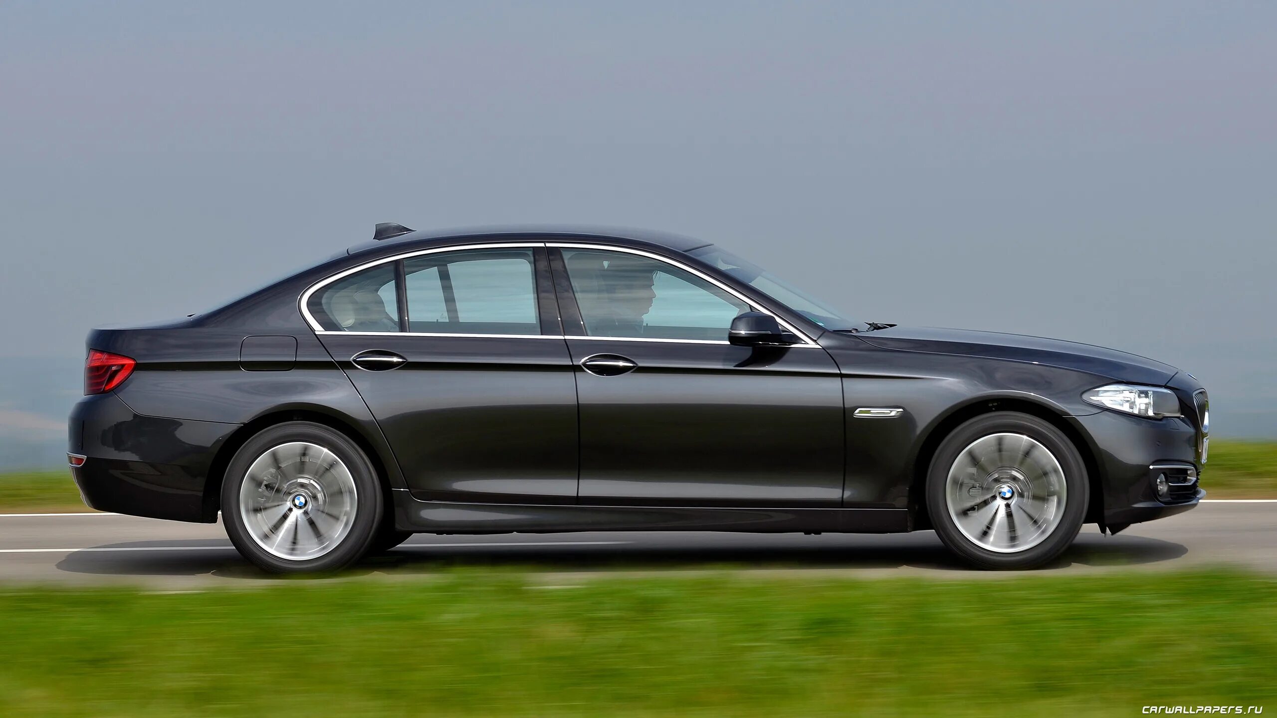 Бмв удлиненная. БМВ f10 седан. BMW 5 2015. BMW 5 седан. BMW 5 Series 2015.