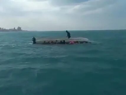 Лодка перевернулась